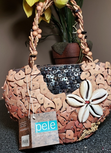 Handbags - 4/20$ PELE handmade Somoan shell purse New